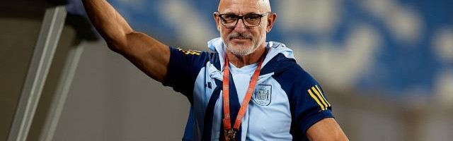 【观察】西班牙主帅续约2026，欧洲杯前稳定军心