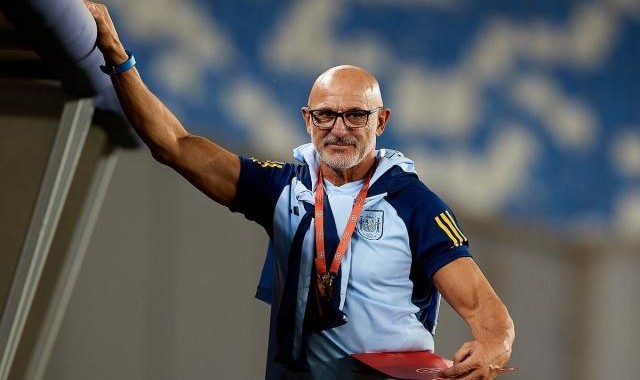 【观察】西班牙主帅续约2026，欧洲杯前稳定军心