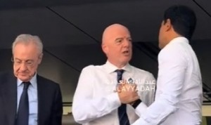 快藏不住笑了纳赛尔赛后拥抱弗洛伦蒂诺、因凡蒂诺，嘴角上扬