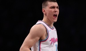 PG-4连胜期间的希罗场均28.8分5.3助3.8记三分 真实命中率81.6%