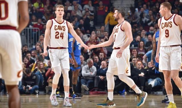 骑士灵活变阵应对伤病潮 挑战篮网决定附加赛命运